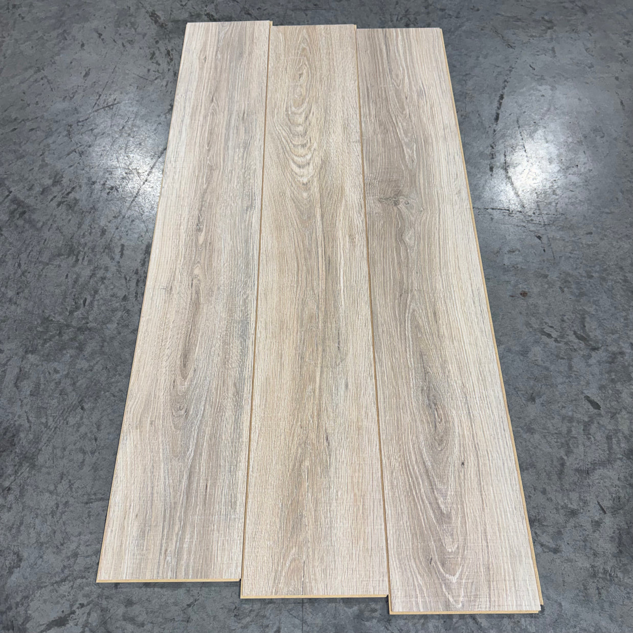 Mohawk Premium Laminate - Waterlily Oak - 8 MM
