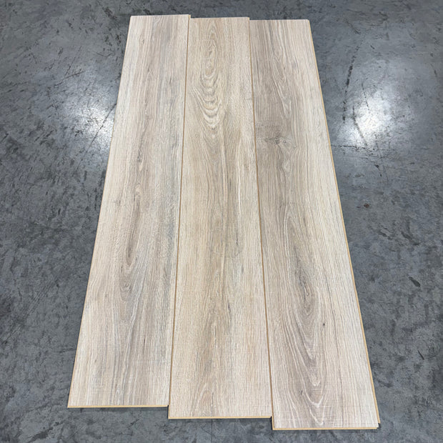 Mohawk Premium Laminate - Waterlily Oak - 8 MM