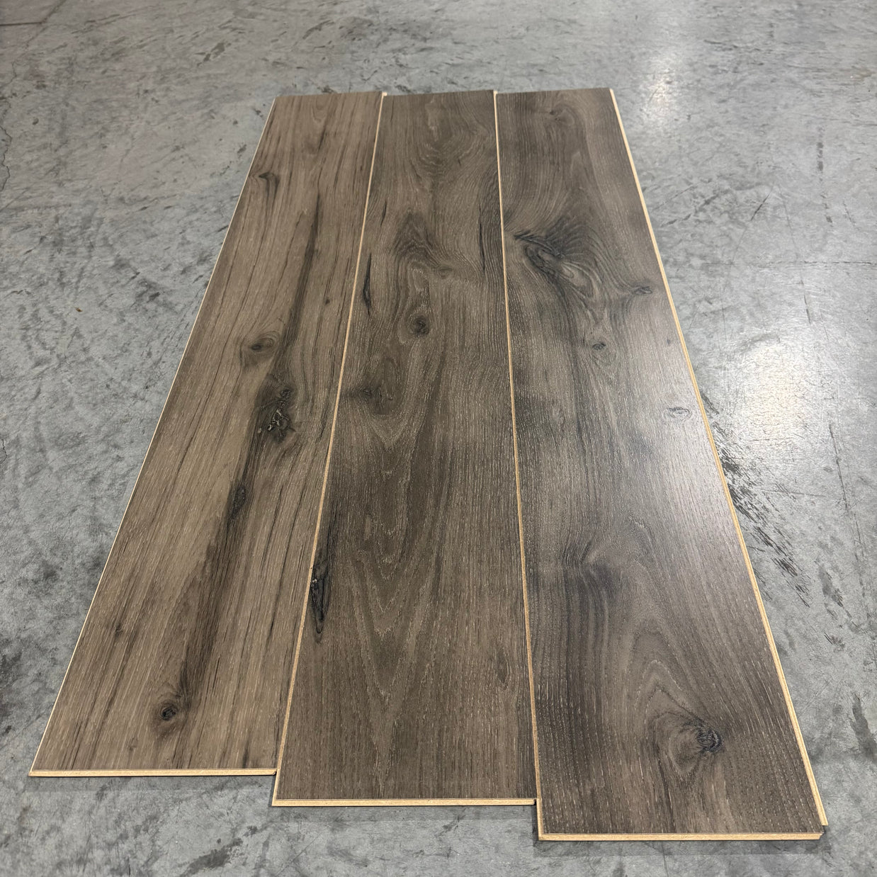 Mohawk Premium Laminate - Gray Thistle Oak - 8 MM