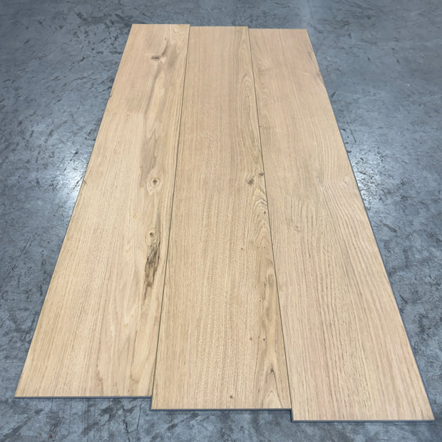 Mohawk LVP Flooring 465 - 5MM - Three planks fanned showing warm honey-beige oak grain with bold cathedral pattern