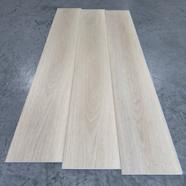 Toucan SPC Flooring 512 - 6MM - Three planks showing soft whitewashed linen oak grain with fine flowing figure